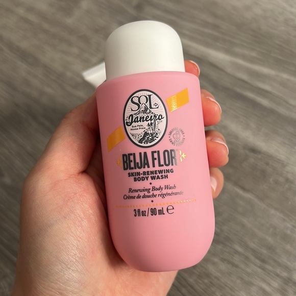 Elemis (London) Facial wash and BEIJA FLOR body wash set - Picture 4 of 5